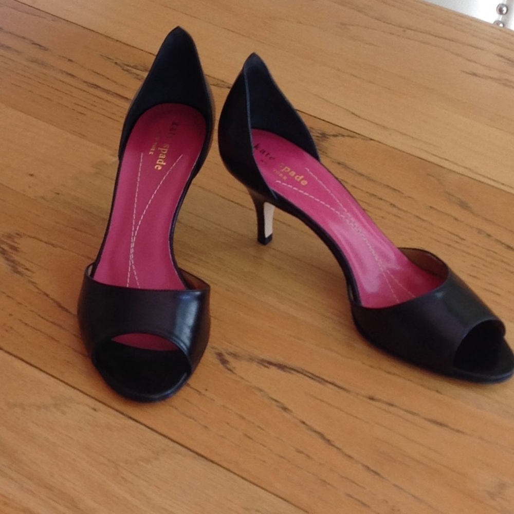 Kate Spade cut out 2 inch pump